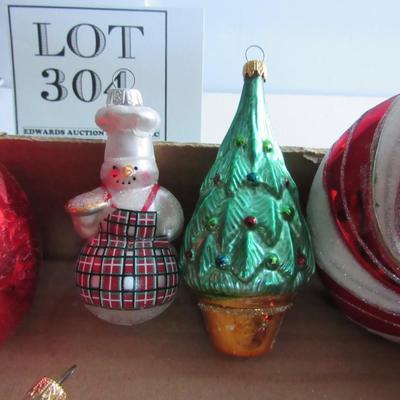 Lot of 6 Blown Glass Christmas Ornaments