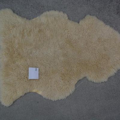 Small White Sheepskin Fur Rug 41"x30"