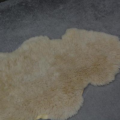 Small White Sheepskin Fur Rug 41"x30"