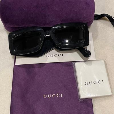 Gucci sunglasses & case