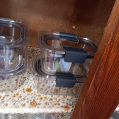 GLASS AND PLASTIC FOOD STORAGE CONTAINERS