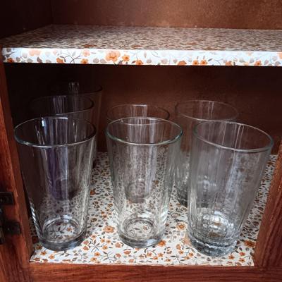 VARIETY OF GLASSWARE