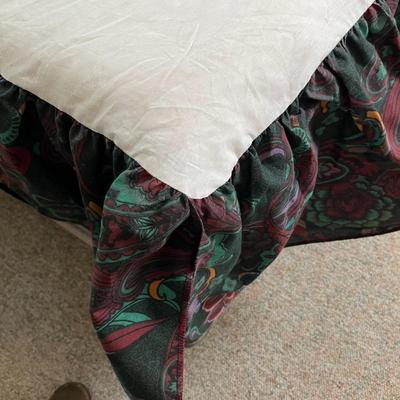 Twin Daybed Skirt & 3 Shams