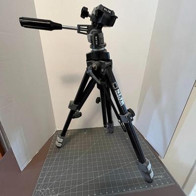 Slik Universal U212 Tripod