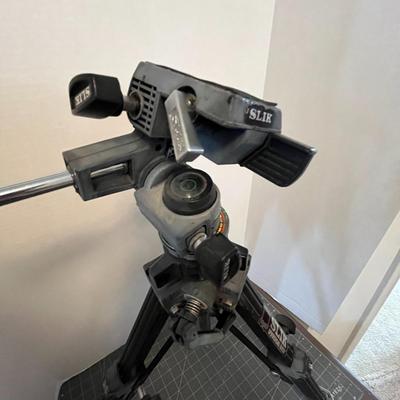 Slik Universal U212 Tripod
