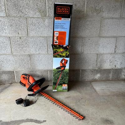 Black + Decker 22" Hedge Trimmer