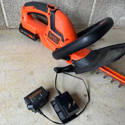 Black + Decker 22" Hedge Trimmer