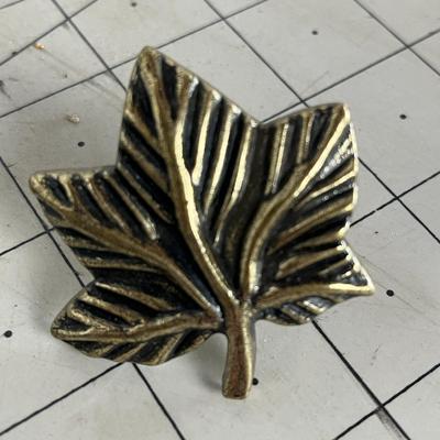 Leaf Knobs - 22 Pieces
