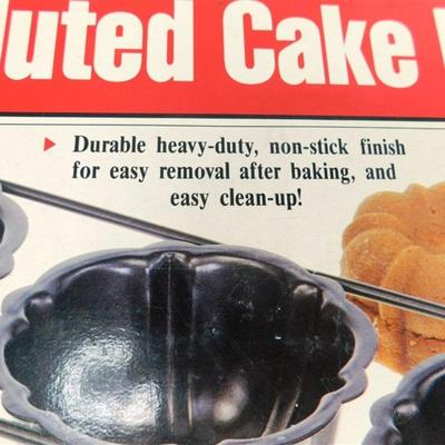 28 Non-Stick Mini Fluted Cake Pan 6-Linking Pans Box Size 14x10