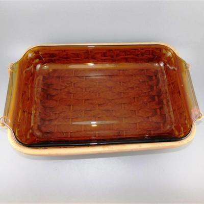 39 Anchor Hocking 431 Holds 2QT Oven and Microwave Safe Amber with Whicker Holder