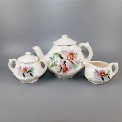 51 Best of Friends Industries 1997 Tea Set Lot of 17 Pieces Including Li10ds with Floral Design- Tea Pot 6 1/2 x 4 1/2