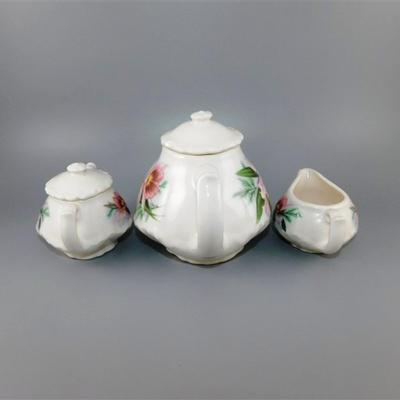 51 Best of Friends Industries 1997 Tea Set Lot of 17 Pieces Including Li10ds with Floral Design- Tea Pot 6 1/2 x 4 1/2