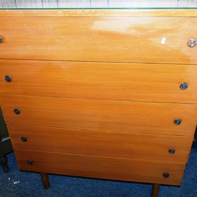 61 Distinctive Furniture By Stanley Chest of Drawers - 5 Drawers 36 x 18 x 43 1/2