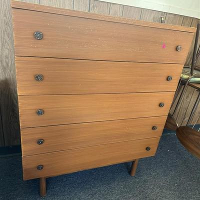 61 Distinctive Furniture By Stanley Chest of Drawers - 5 Drawers 36 x 18 x 43 1/2