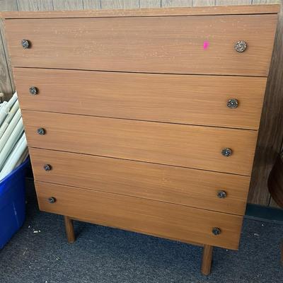 61 Distinctive Furniture By Stanley Chest of Drawers - 5 Drawers 36 x 18 x 43 1/2