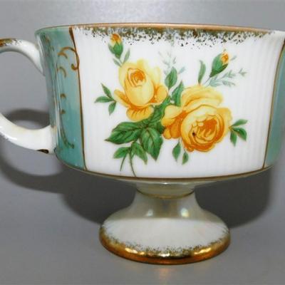 82 Lot of 4 Cups and Saucier with Stands- French Market New Orleans La / RC Japan 1259
