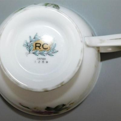 82 Lot of 4 Cups and Saucier with Stands- French Market New Orleans La / RC Japan 1259