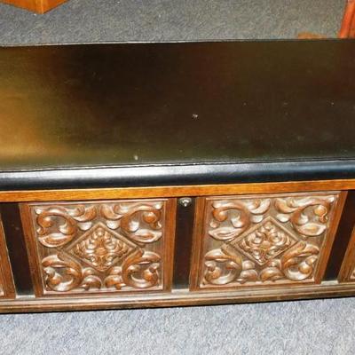 85A Lane Cedar Chest with Cushion. Cushion has damage on front left corner & has been taped but easy recover ~ really nice clean...