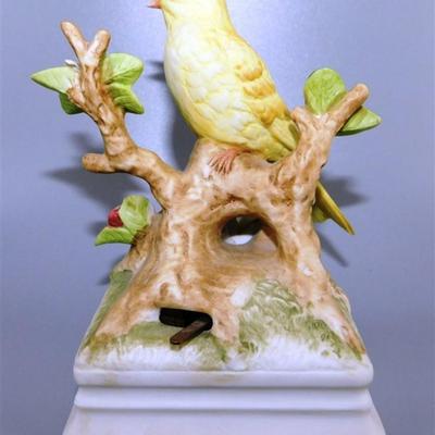 89 Gorham Made in Japan Yellow Bird Music Box 6 inches