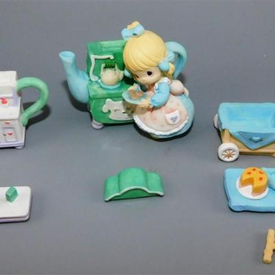 103 Enesco Precious Moments 1998 Mini Tea Set - Kitchen Theme - 5 in plate