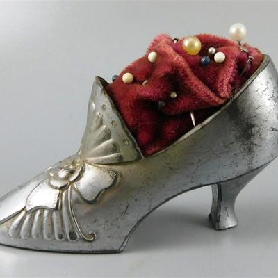 136 Vintage Metal Shoe Pin Cushion. Dorothy Lee Engraved on the Side. Made in Japan 3 x 2