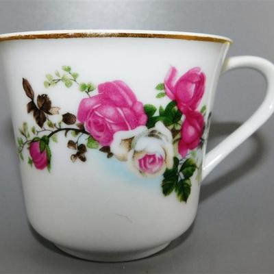 140 Lot of 4 Cups and Saucers with Stands- Royal Dover Made in England /Made In China/ Alpine