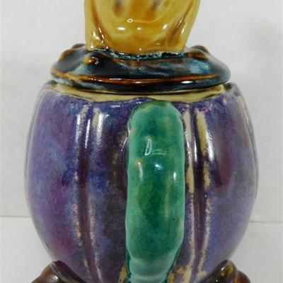 146 Majolica Style Stoneware Art Tea Pot w/Frog Conch Shells 7 x 5 1/2