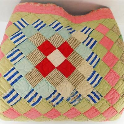 149 Vintage Quilt 80 x 67 Small Squares & Floral Back
