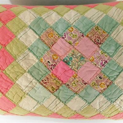 149 Vintage Quilt 80 x 67 Small Squares & Floral Back