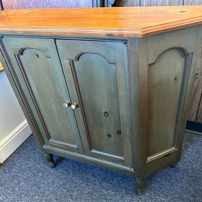 153 Entry Way Table 1 Shelf- Green and Brown- 39 x 12 1/2 x 35