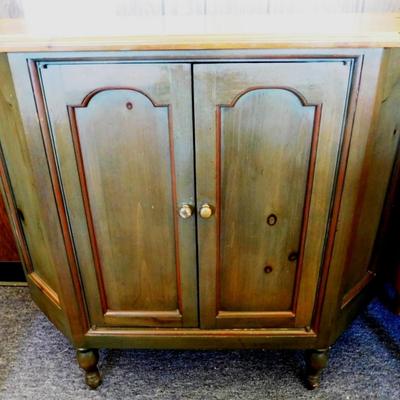 153 Entry Way Table 1 Shelf- Green and Brown- 39 x 12 1/2 x 35
