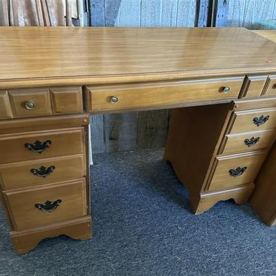 160A Light Wood 7 Drawer 411 Honey Bee Maple Desk 43 1/2 x 17 1/2 x 30
