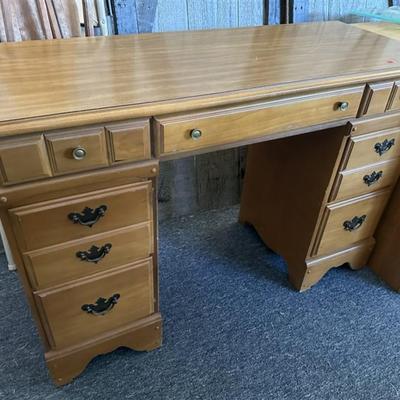 160A Light Wood 7 Drawer 411 Honey Bee Maple Desk 43 1/2 x 17 1/2 x 30