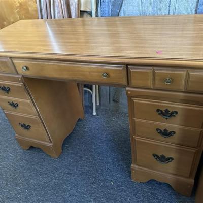 160A Light Wood 7 Drawer 411 Honey Bee Maple Desk 43 1/2 x 17 1/2 x 30