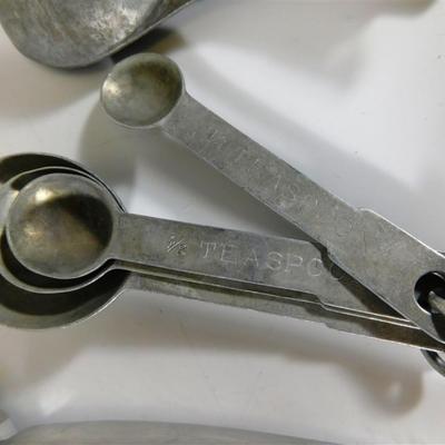 162 Large Kitchen Lot of 11- Trivet/ Ice Cream Scoop/ Measuring Spoons/ Can Opener