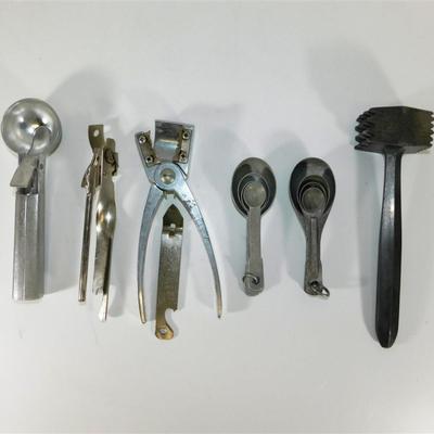 162 Large Kitchen Lot of 11- Trivet/ Ice Cream Scoop/ Measuring Spoons/ Can Opener
