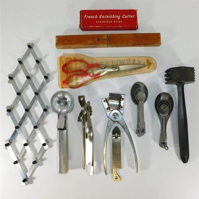 162 Large Kitchen Lot of 11- Trivet/ Ice Cream Scoop/ Measuring Spoons/ Can Opener