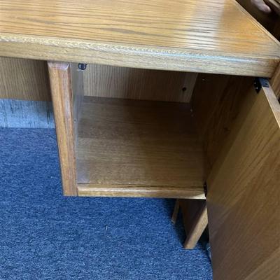 173A Wooden Desk with 1 Door 24 x 48 x 29