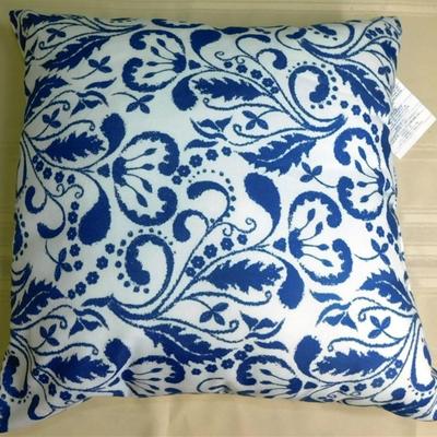 178 Lot of 2 Blue and White Floral Decorative Pillows 18 x 18
