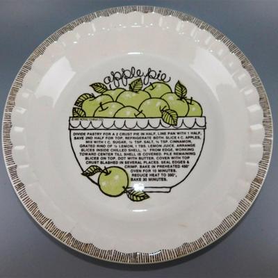 196 Lot of 5 - Pyrex 9-10 inches / Apple Pie 1983 Royal China 11 inches / Glass Platter 13 1/2