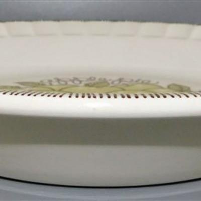 196 Lot of 5 - Pyrex 9-10 inches / Apple Pie 1983 Royal China 11 inches / Glass Platter 13 1/2