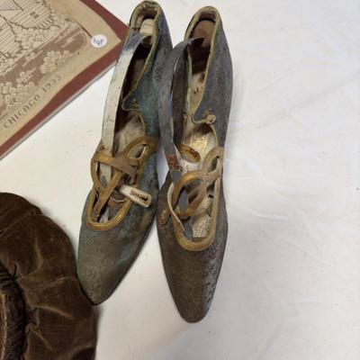 U1087 Antique Ladies Shoes, 1933 Lace Dresser Scarf Chicago Worlds Fair Souvenir