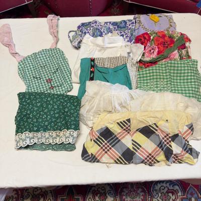 U1088 Large lot of Vintage Aprons