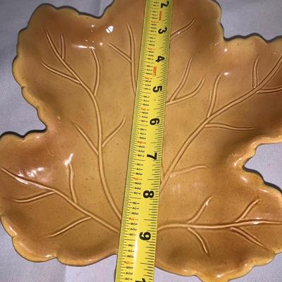 Ceramic leaf plate collection
