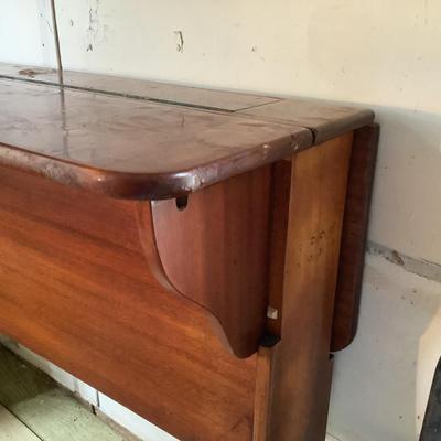 W1386 Mahogany Boat Table with 2 Drop Leaves & Bottle Storage