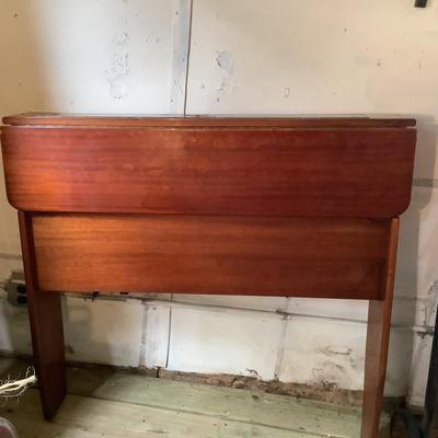 W1386 Mahogany Boat Table with 2 Drop Leaves & Bottle Storage