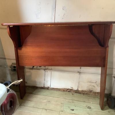 W1386 Mahogany Boat Table with 2 Drop Leaves & Bottle Storage