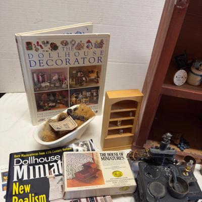 U1251 Vintage Dollhouse Style Diorama with Assorted Furniture