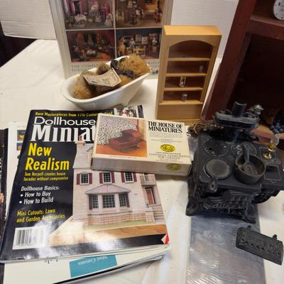 U1251 Vintage Dollhouse Style Diorama with Assorted Furniture