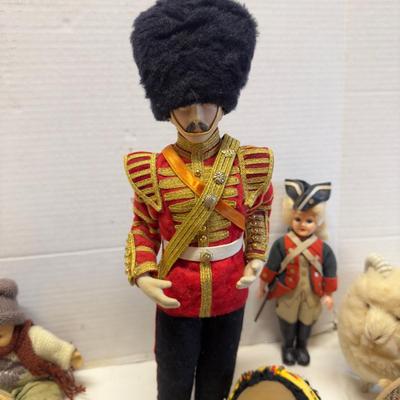 U1252 Vintage Assorted Souvenir Doll Collection